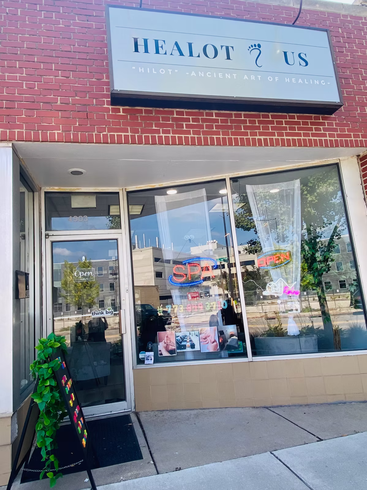 The Healot R Us storefront on Oakton Street